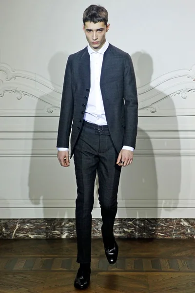 Look 9